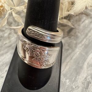 Vintage ONEIDA TUDOR Silver Plated Spoon Ring